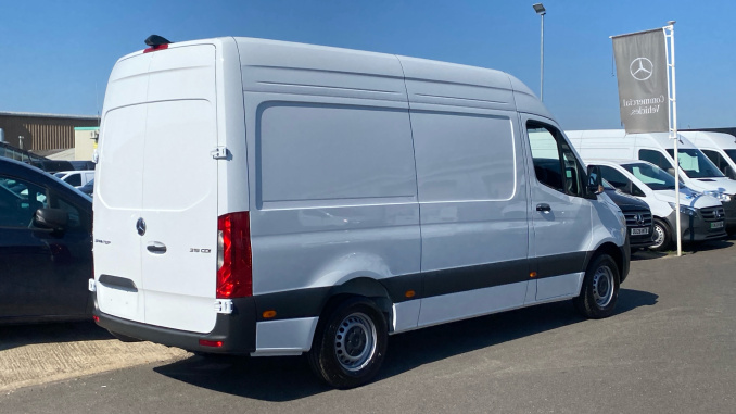 Mercedes-Benz Sprinter 315Cdi L2 Diesel Rwd 3.5t H2 Pro Van 9G-Tronic - Image 9